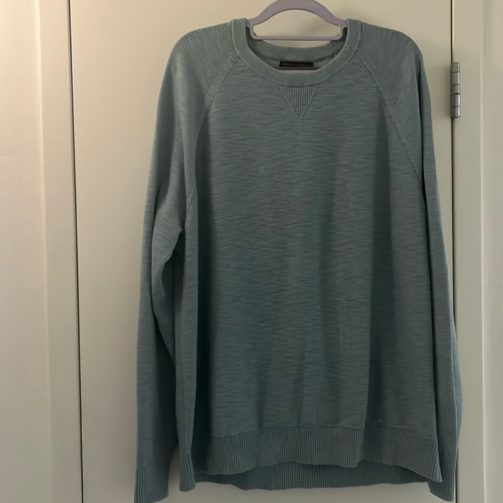 Mens’ sweater by Banana Republic. Size XL. Very good (minor shedding).